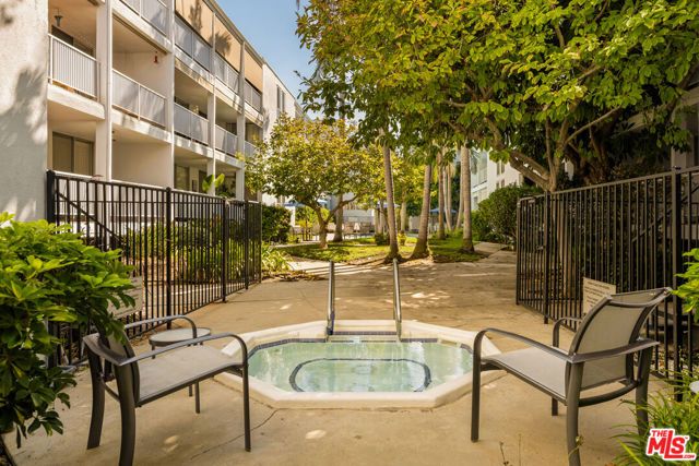 848 N Kings Road 208, West Hollywood, CA 90069