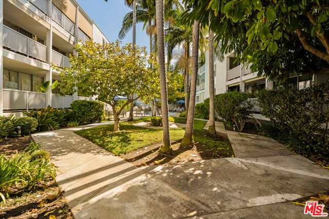 848 N Kings Road 208, West Hollywood, CA 90069