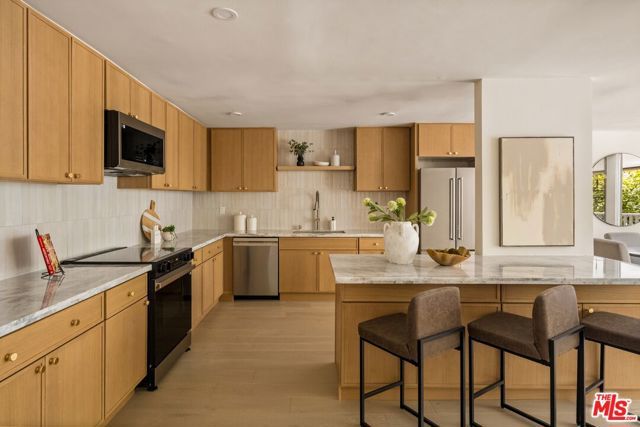 848 N Kings Road 208, West Hollywood, CA 90069