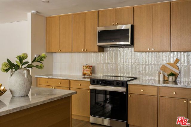 848 N Kings Road 208, West Hollywood, CA 90069