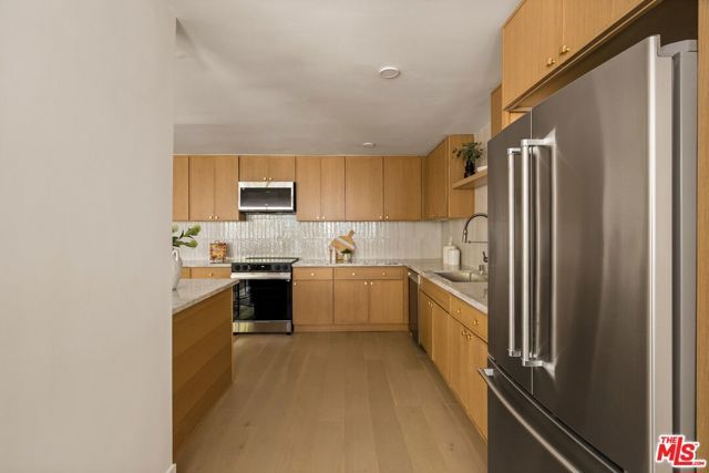 848 N Kings Road 208, West Hollywood, CA 90069