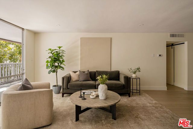 848 N Kings Road 208, West Hollywood, CA 90069