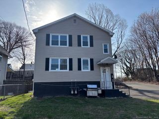 196 Goddard Avenue 198, Bridgeport, CT 06610