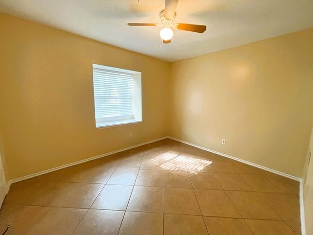 5615 Lynngate Drive, Spring, TX 77373