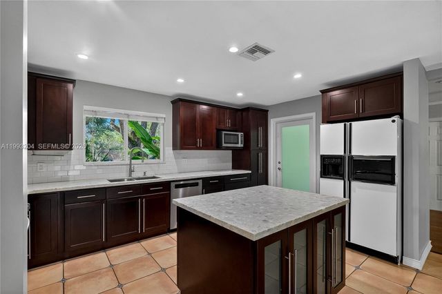 6767 SW 154th St, Palmetto Bay, FL 33157