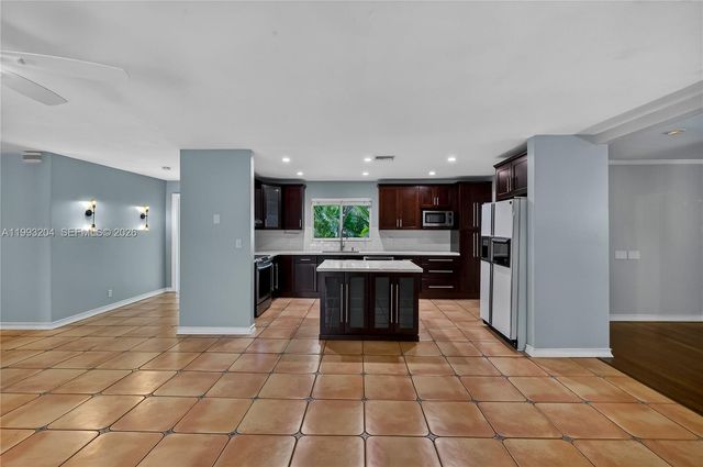 6767 SW 154th St, Palmetto Bay, FL 33157