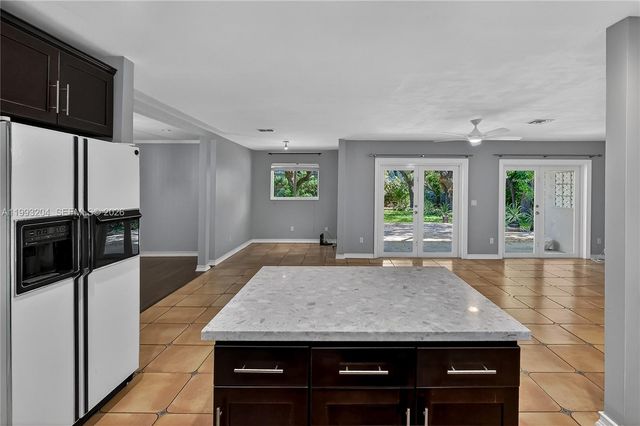 6767 SW 154th St, Palmetto Bay, FL 33157