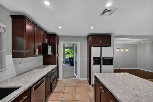 6767 SW 154th St, Palmetto Bay, FL 33157