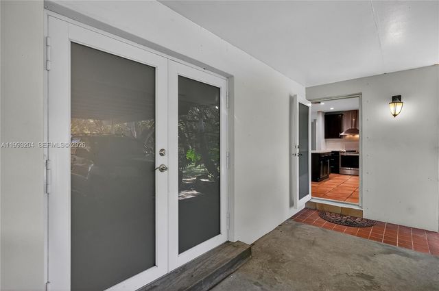 6767 SW 154th St, Palmetto Bay, FL 33157