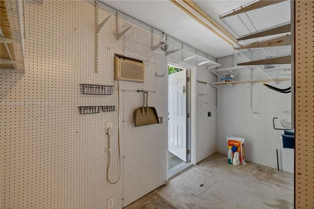 6767 SW 154th St, Palmetto Bay, FL 33157