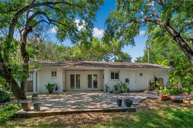 6767 SW 154th St, Palmetto Bay, FL 33157