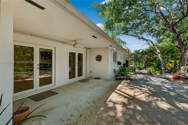 6767 SW 154th St, Palmetto Bay, FL 33157