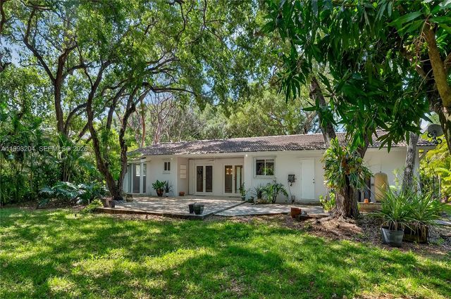 6767 SW 154th St, Palmetto Bay, FL 33157