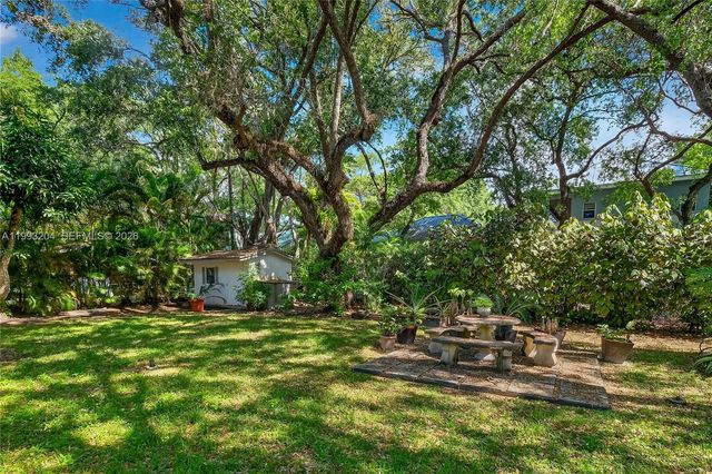 6767 SW 154th St, Palmetto Bay, FL 33157