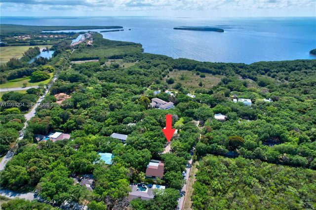 6767 SW 154th St, Palmetto Bay, FL 33157