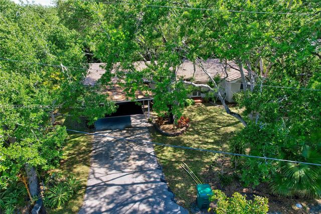 6767 SW 154th St, Palmetto Bay, FL 33157