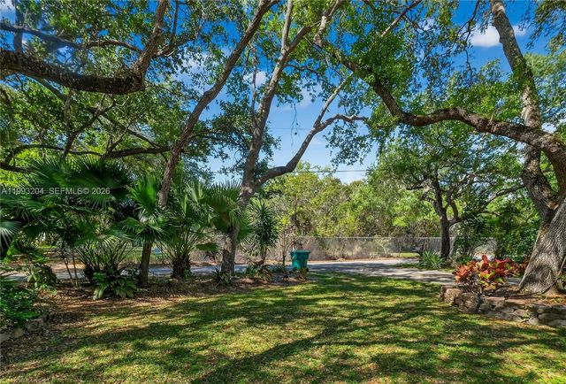 6767 SW 154th St, Palmetto Bay, FL 33157