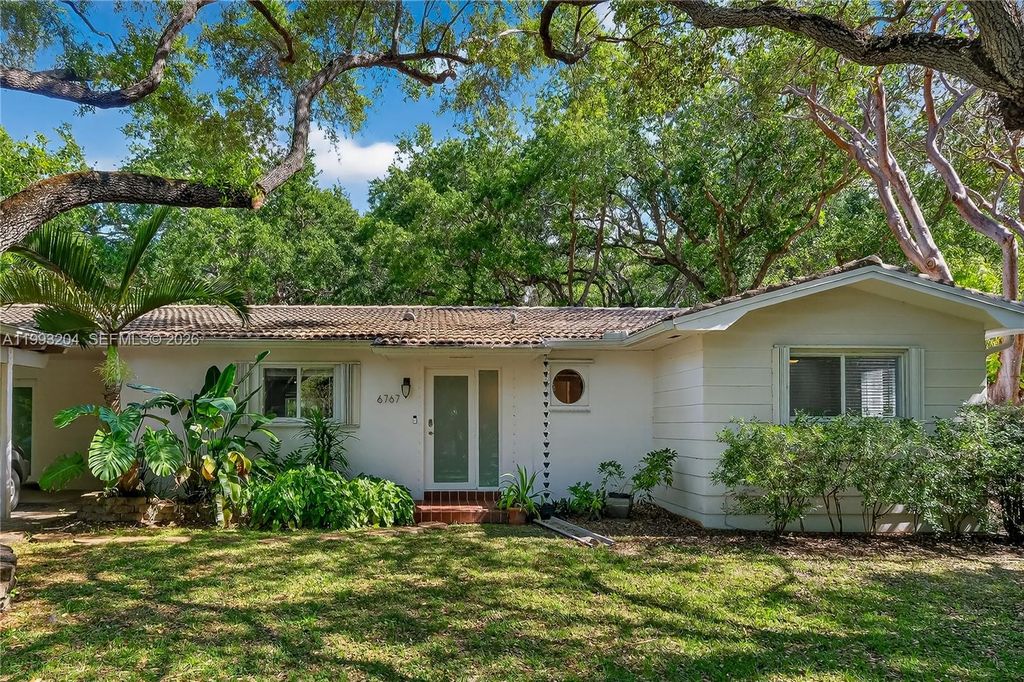 6767 SW 154th St, Palmetto Bay, FL 33157