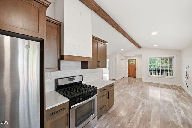 1564 NW Elgin Avenue, Bend, OR 97703