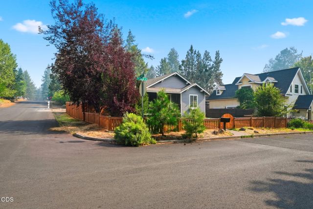 1564 NW Elgin Avenue, Bend, OR 97703