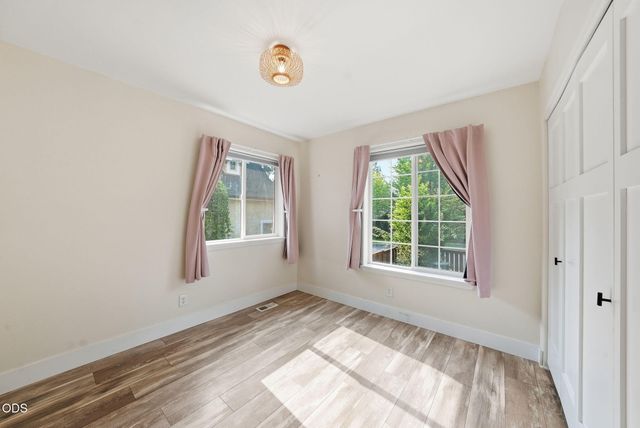 1564 NW Elgin Avenue, Bend, OR 97703