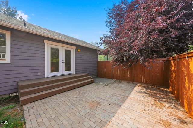 1564 NW Elgin Avenue, Bend, OR 97703