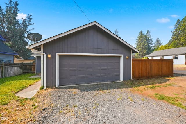 1564 NW Elgin Avenue, Bend, OR 97703
