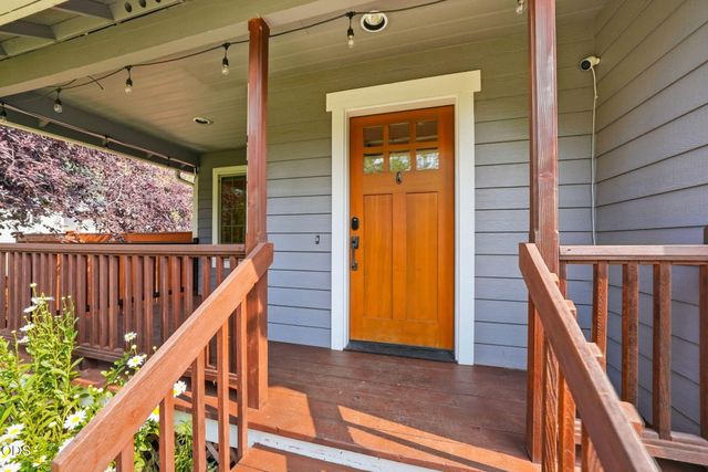 1564 NW Elgin Avenue, Bend, OR 97703