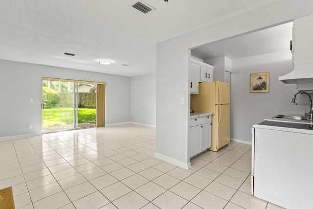 3709 NW 84th Avenue, Sunrise, FL 33351