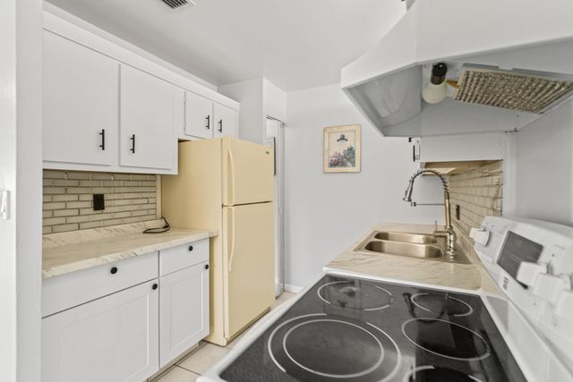 3709 NW 84th Avenue, Sunrise, FL 33351