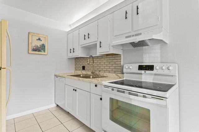 3709 NW 84th Avenue, Sunrise, FL 33351