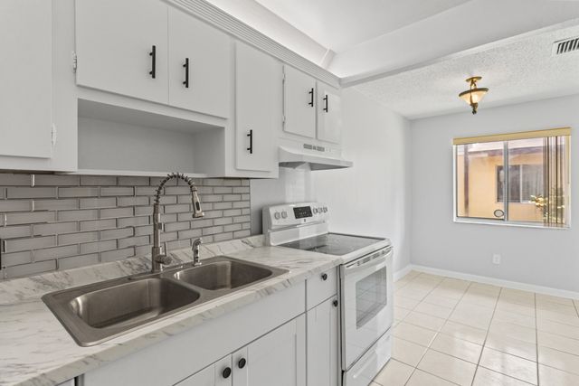 3709 NW 84th Avenue, Sunrise, FL 33351