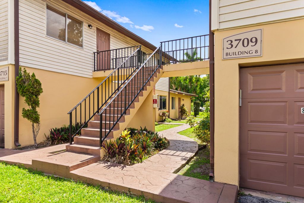 3709 NW 84th Avenue, Sunrise, FL 33351