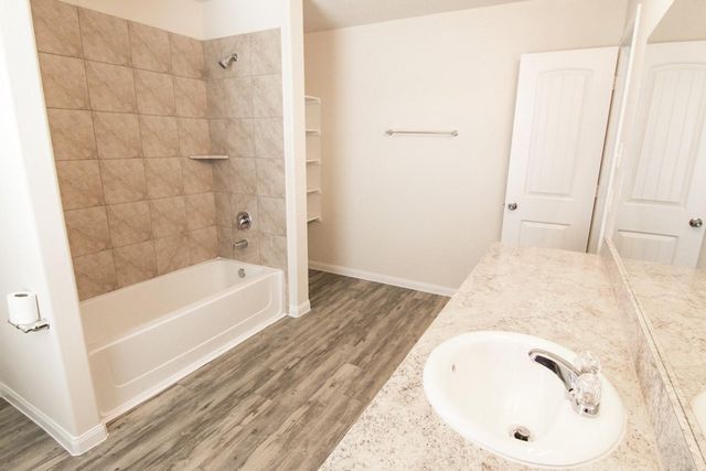 902 Ember Wood Court, La Marque, TX 77568