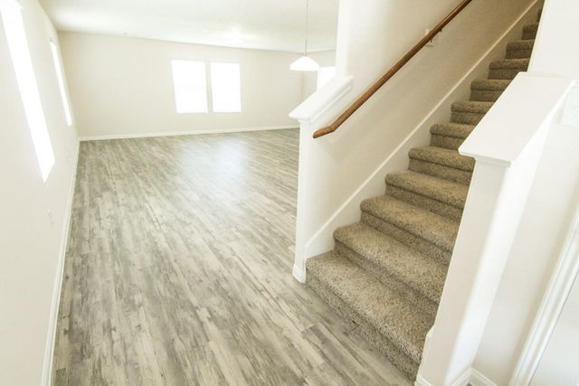 902 Ember Wood Court, La Marque, TX 77568