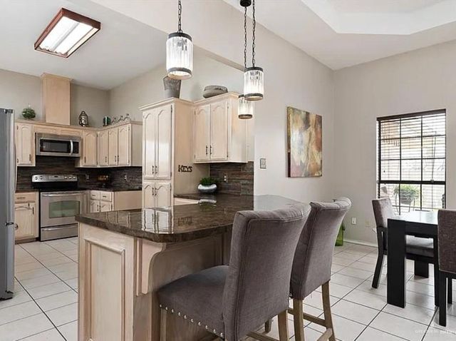 1806 E Flora Avenue, Hidalgo, TX 78557