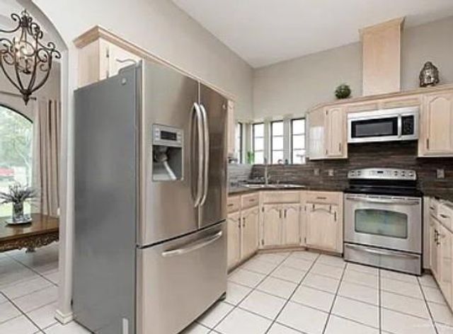 1806 E Flora Avenue, Hidalgo, TX 78557