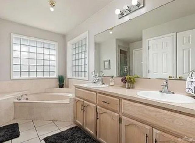 1806 E Flora Avenue, Hidalgo, TX 78557