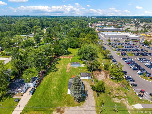 134 W Auburn Road, Rochester Hills, MI 48307