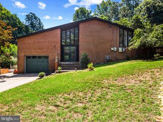 1811 CLAYTON DR, Oxon Hill, MD 20745