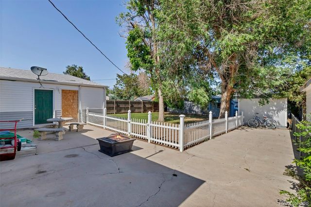 7664 King Street, Westminster, CO 80030