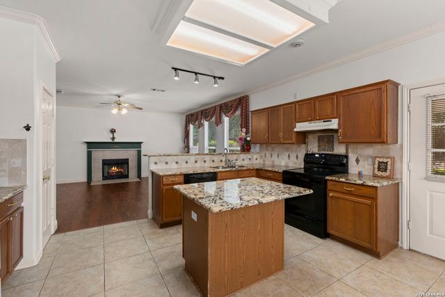 2323 Cardigan Hl, San Antonio, TX 78232