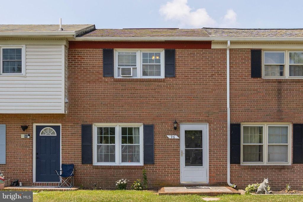 96 HACKBERRY DR, Stephens City, VA 22655