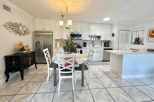 588 Trace Circle 211, Deerfield Beach, FL 33441