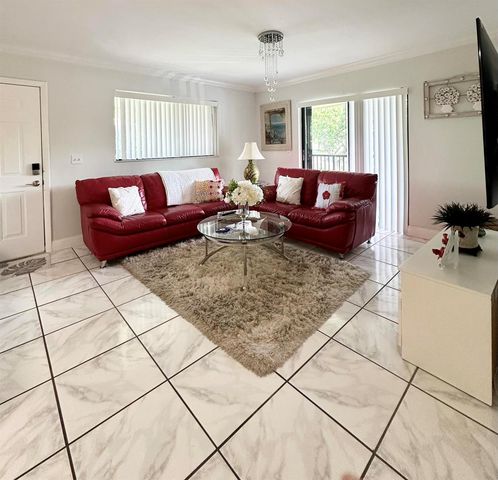 588 Trace Circle 211, Deerfield Beach, FL 33441