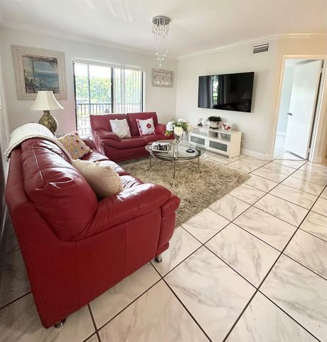 588 Trace Circle 211, Deerfield Beach, FL 33441