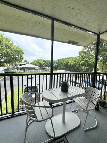 588 Trace Circle 211, Deerfield Beach, FL 33441