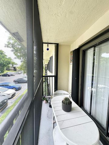 588 Trace Circle 211, Deerfield Beach, FL 33441
