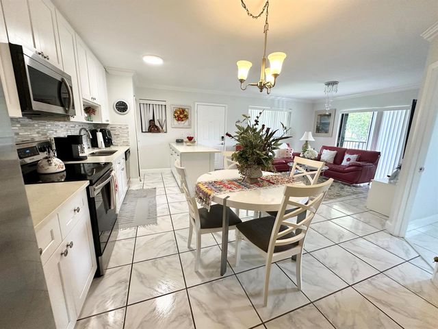 588 Trace Circle 211, Deerfield Beach, FL 33441