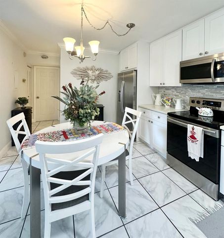 588 Trace Circle 211, Deerfield Beach, FL 33441